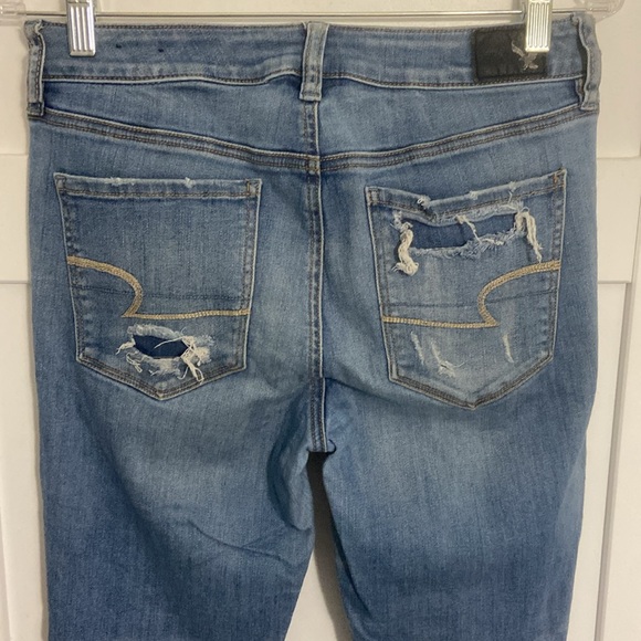 American Eagle Hi-Rise super Stretch Distressed Denim Jeans SZ 8 Reg - Picture 6 of 9